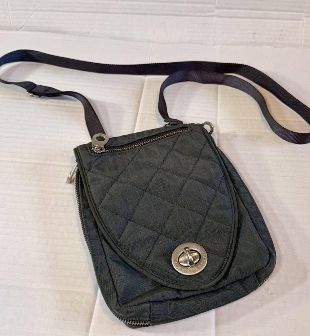 Baggallini Gray Quilted Twistlock Logo Pockets Lined Organizer CrossBody